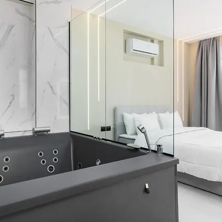 Ophelia By Halu!, Luxury With Hot Tub